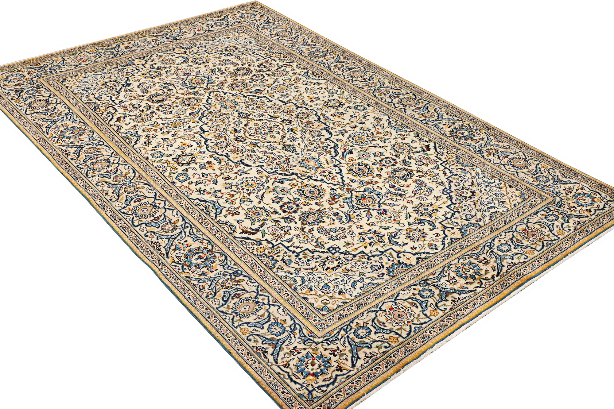 A Kashan carpet, c. 316 x 196 cm.