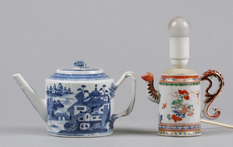 TEKANNA samt BORDSLAMPA, porslin, Kina, 1700-tal.