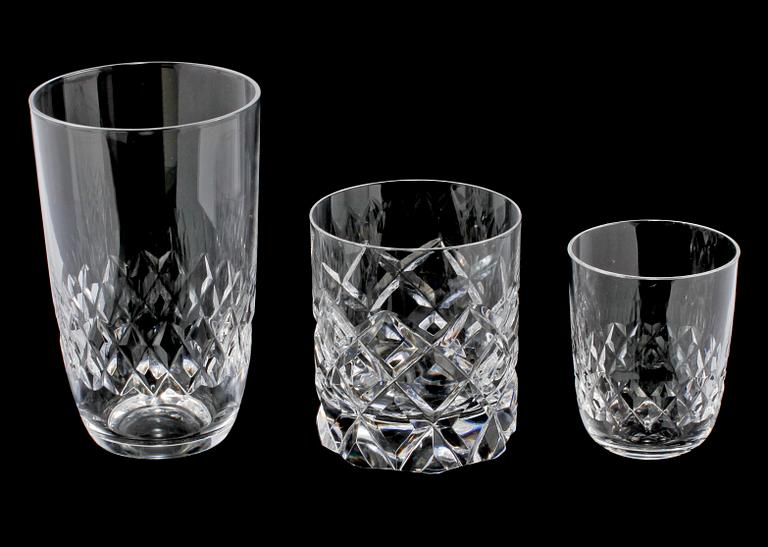 GLASSERVISDELAR, 89 st, mestadels "Karolina", Orrefors,1900-talets andra hälft.