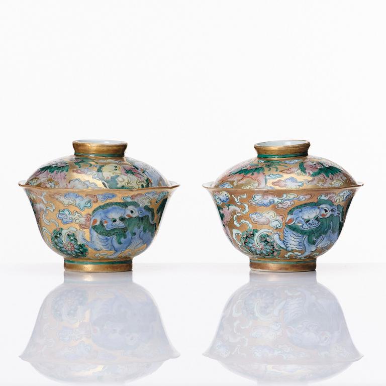 A pair of cups with covers, Qing dynasty, 19th Century.