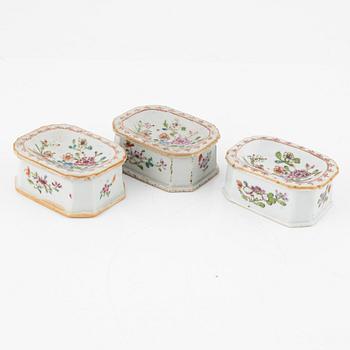 A set of three famille rose salts, Qing dynasty, Qianlong (1736-95).