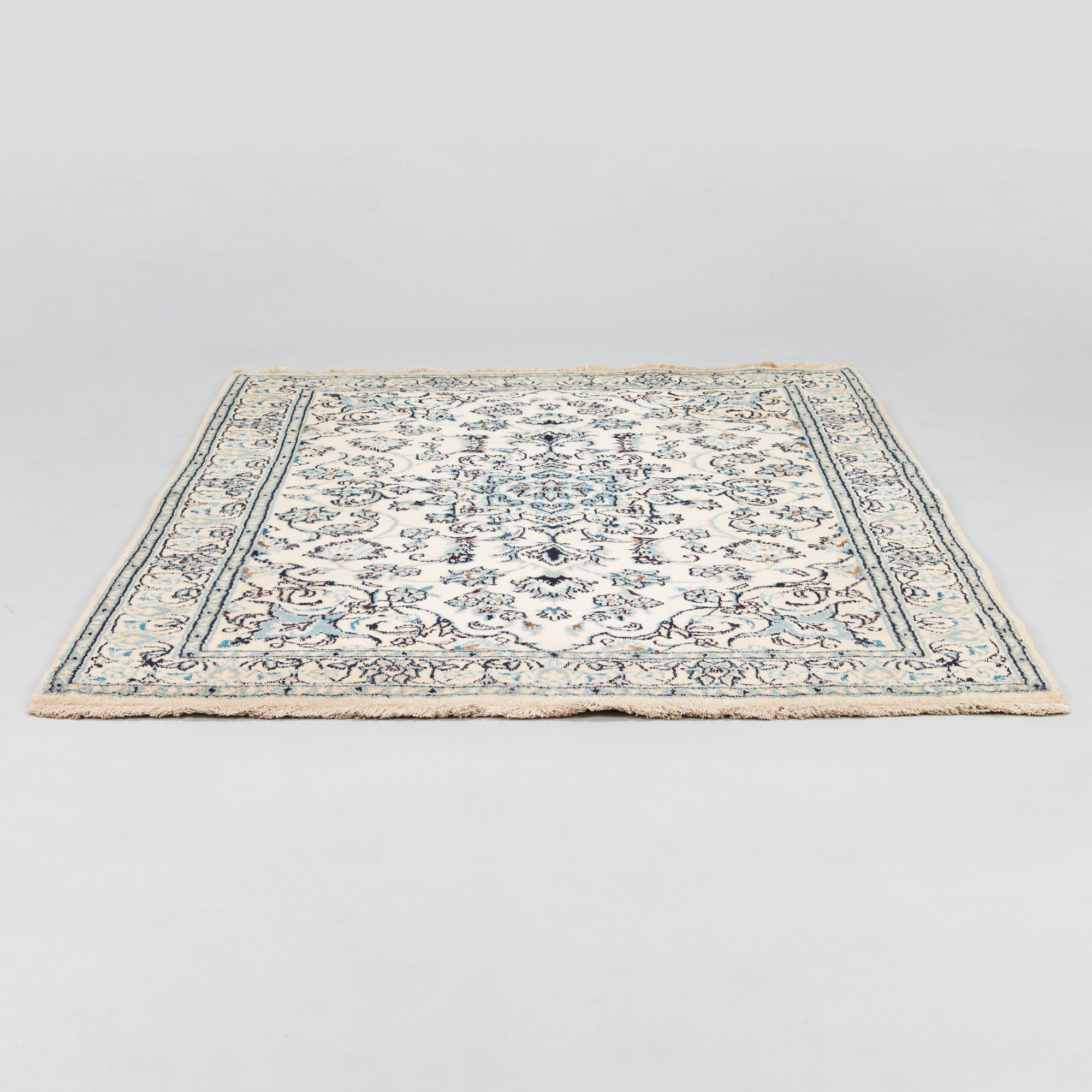 A carpet, Nain Part Silk. Ca 185 x 123 cm.