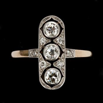 RING, antikslipade diamanter ca 0.50 ct. H/vs-I1. 14K guld. Vikt 2,5 g.