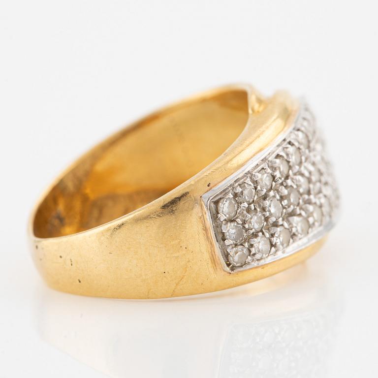 Ring 18K gold with eight-cut diamonds.