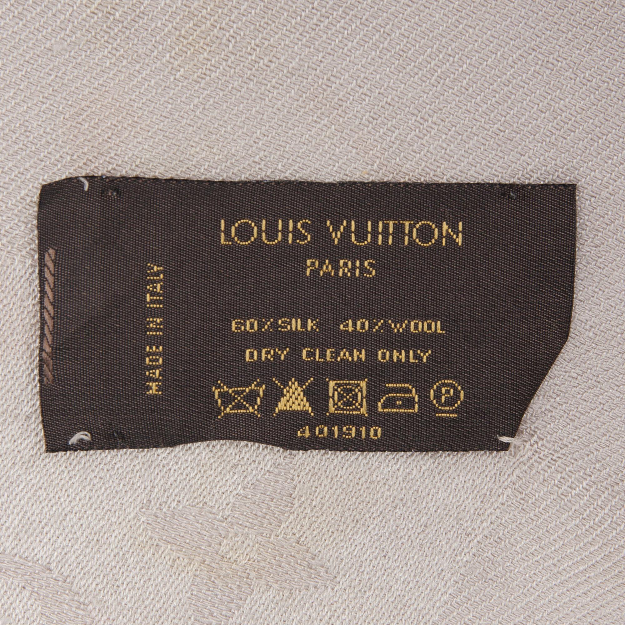 SJALAR, 3 stycken, Louis Vuitton.
