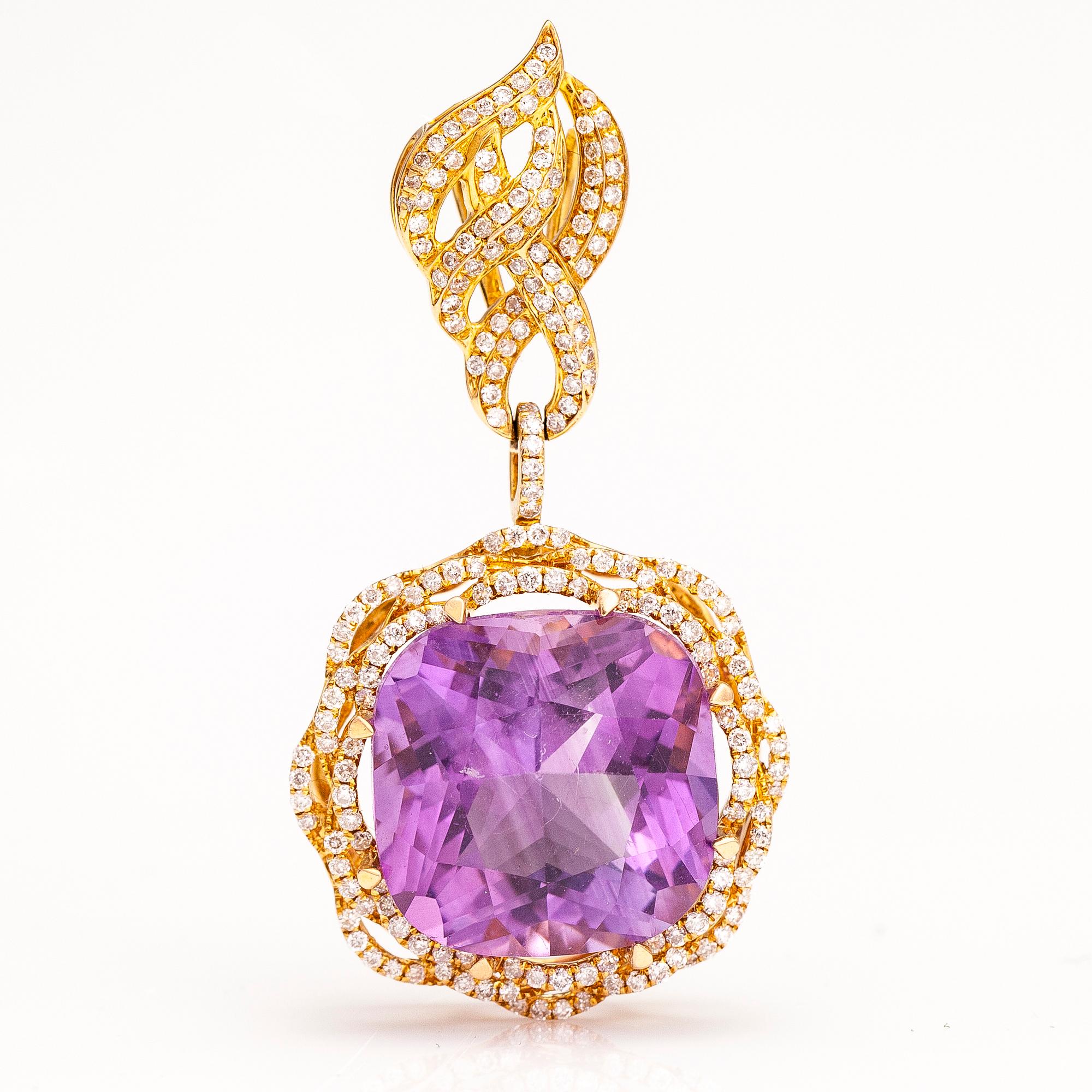An 18K gold pendant with an amethyst and diamonds ca. 0.48 ct in total.