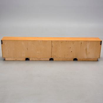 AINO AALTO, VITRIINIKAAPPI.