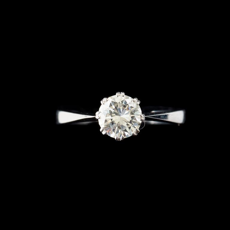 Ring med en briljantslipad diamant, ca 0.72 ct. Kvalitet ca I/VS.