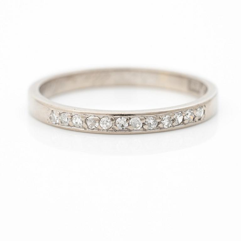 18K white gold half eternity ring with octagonal-cut diamonds.