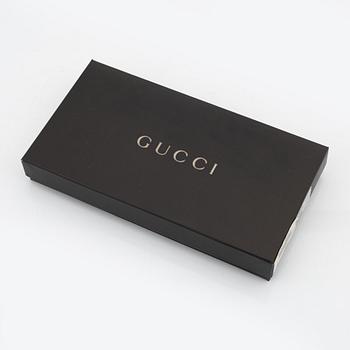 Gucci, a pair of tan leather gloves, size 6 1/2.