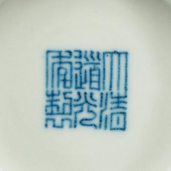 SKÅL, porslin. Kina, 1900-tal med Daoguang sigillmärke.