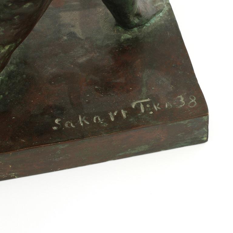 SAKARI TOHKA, skulptur, patinerad brons, signerad och daterad -38.
