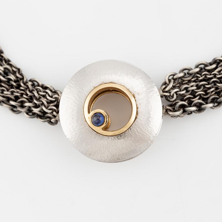 Ole Lynggaard, pendant in 18K white gold and gold with brilliant-cut diamond and cabochon-cut sapphire, with two chains.