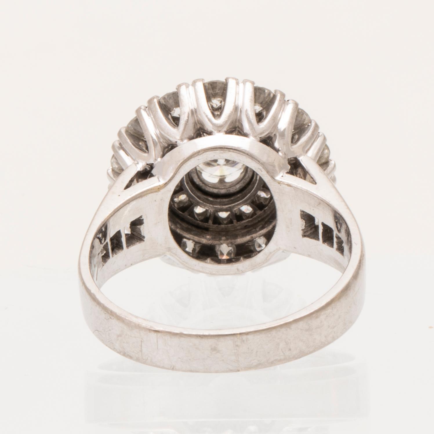 An 18K white gold ring/cocktail ring with round brilliant-cut diamonds, Petterssons Eftr Juvelerar Ab Joh Stockholm 1945.