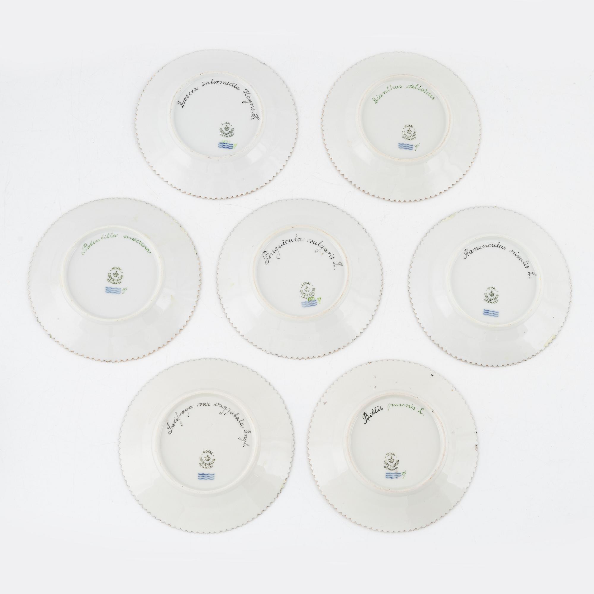 15 pieces of "Flora Danica (Hausmålerai) porcelain, Royal Copenhagen, Denmark.