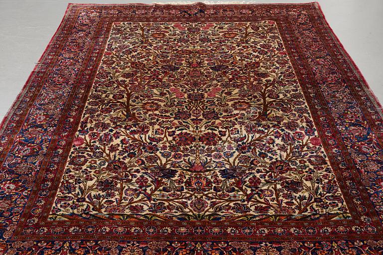 A carpet, a semi-antique silk Kashan, ca 317 x 207-210,5 cm.