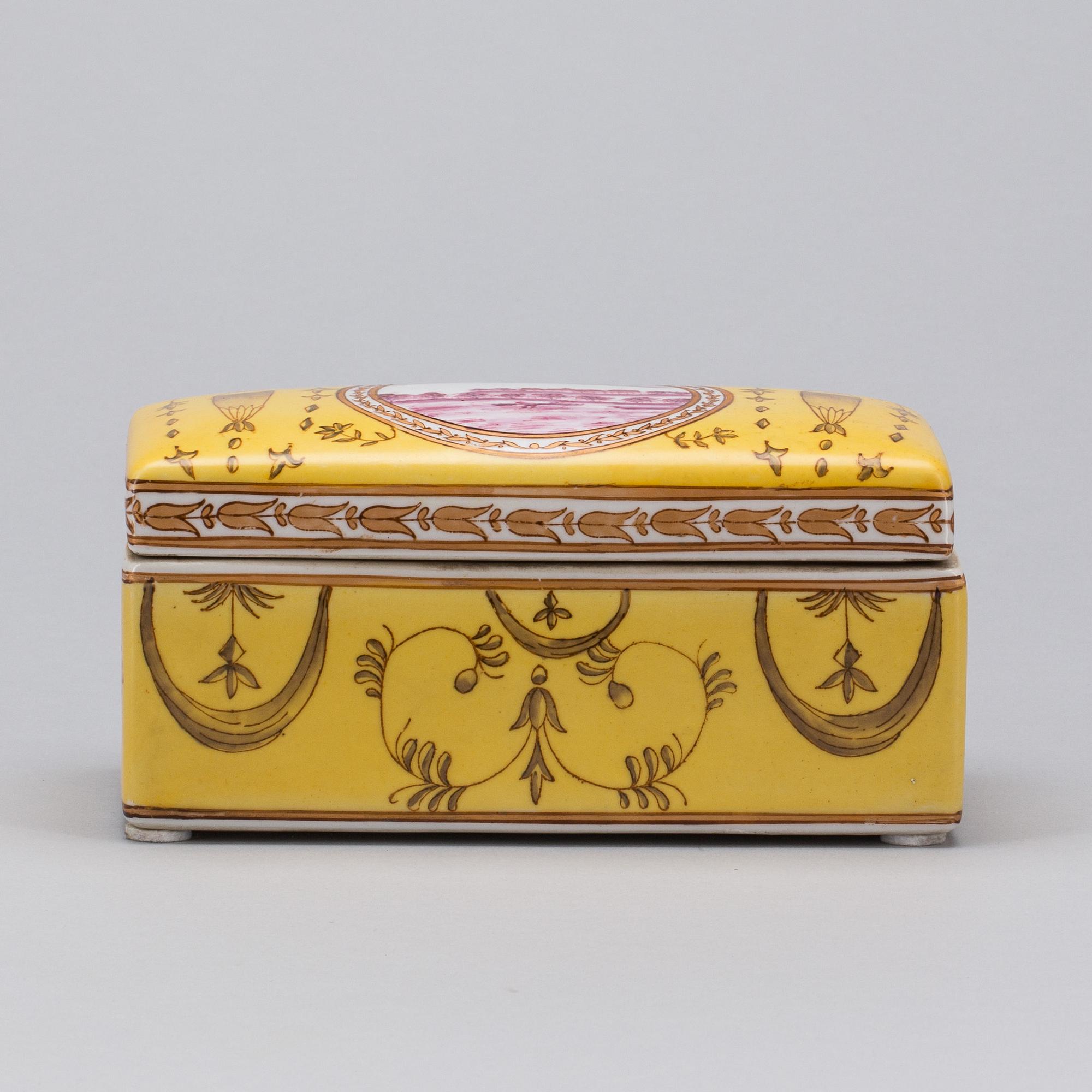 ASK MED LOCK, porslin, Kina, 1900-tal.