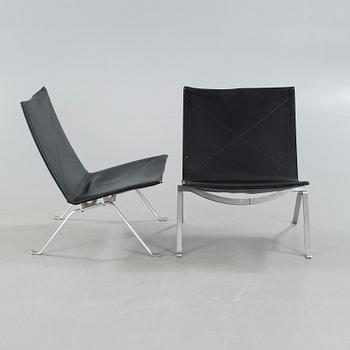 A pair of "PK22" chairs, designed by Poul Kjaerholm, made by Fritz Hansen in 1989.