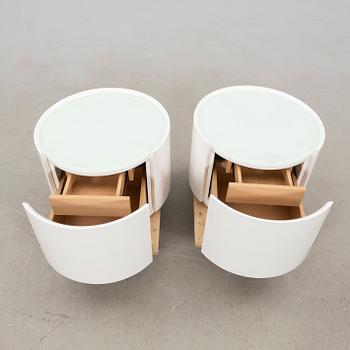 Sidobord/Sängbord ett par samtida.