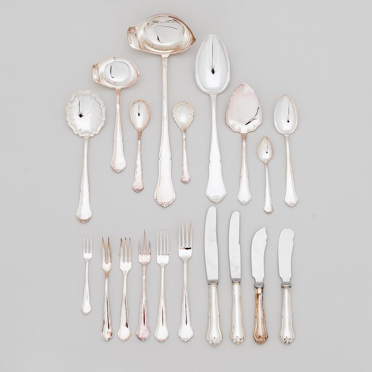 Aterinsarja, 100 osaa, hopeaa, "Chippendale", Auran Kultaseppä, Turku 1982. Aterinlaatikossa.