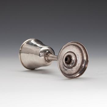RYYPPYKUPPI, hopeaa. Arvid Wernström Eksjö 1825. Korkeus 12 cm. Paino 49 g.
