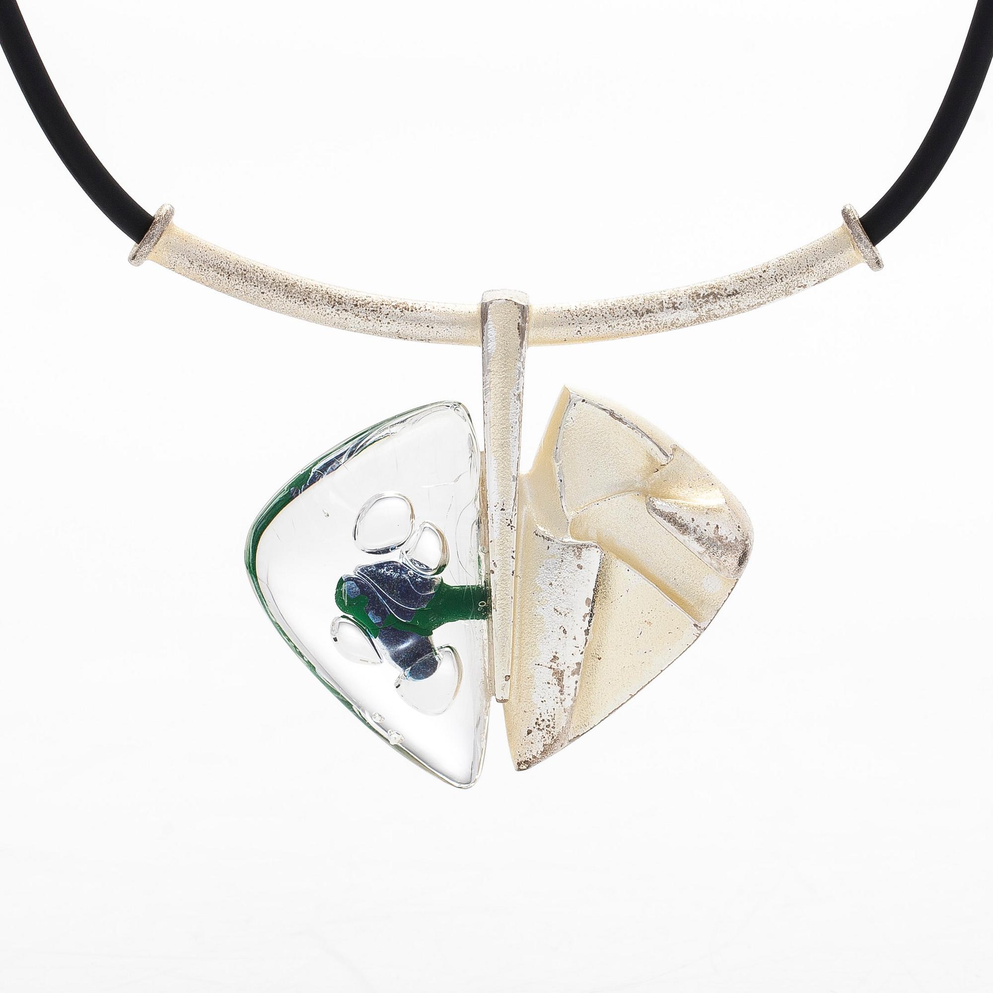 Björn Weckström, collier, sterlingsilver och akryl. Lapponia 2001.