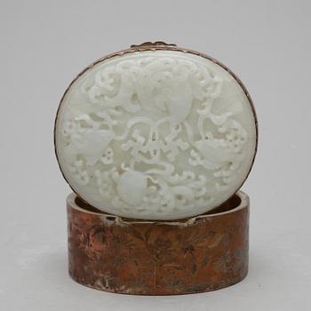 DOSA, nefrit och koppar, Kina, 1900-talets mitt.