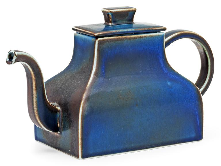 A Signe Persson-Melin stoneware teapot, Rörstrand.