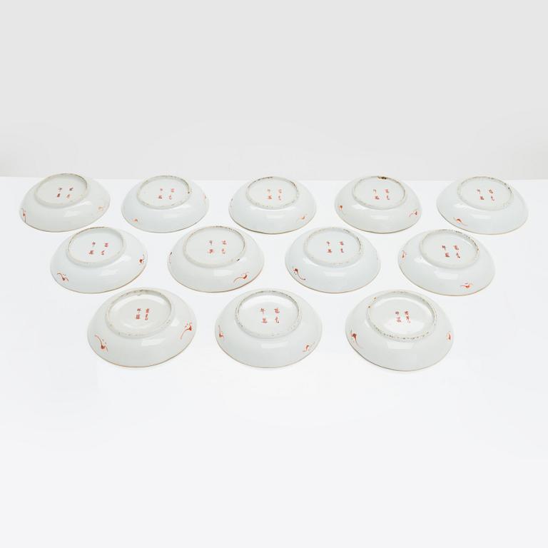 A set of 12 Chinese porcelain plates, circa 1900.