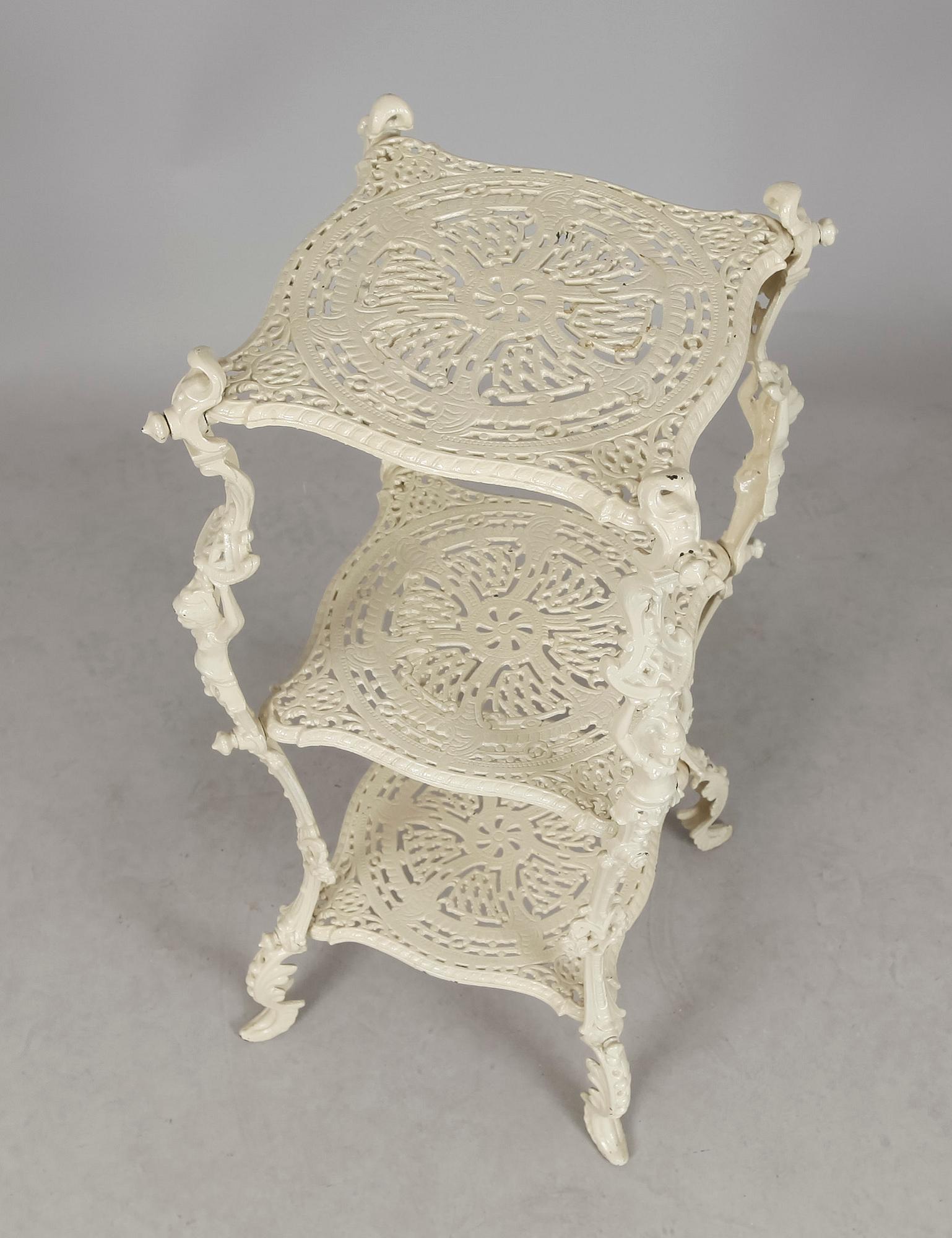 ETAGEBORD, 1900-talets första hälft.