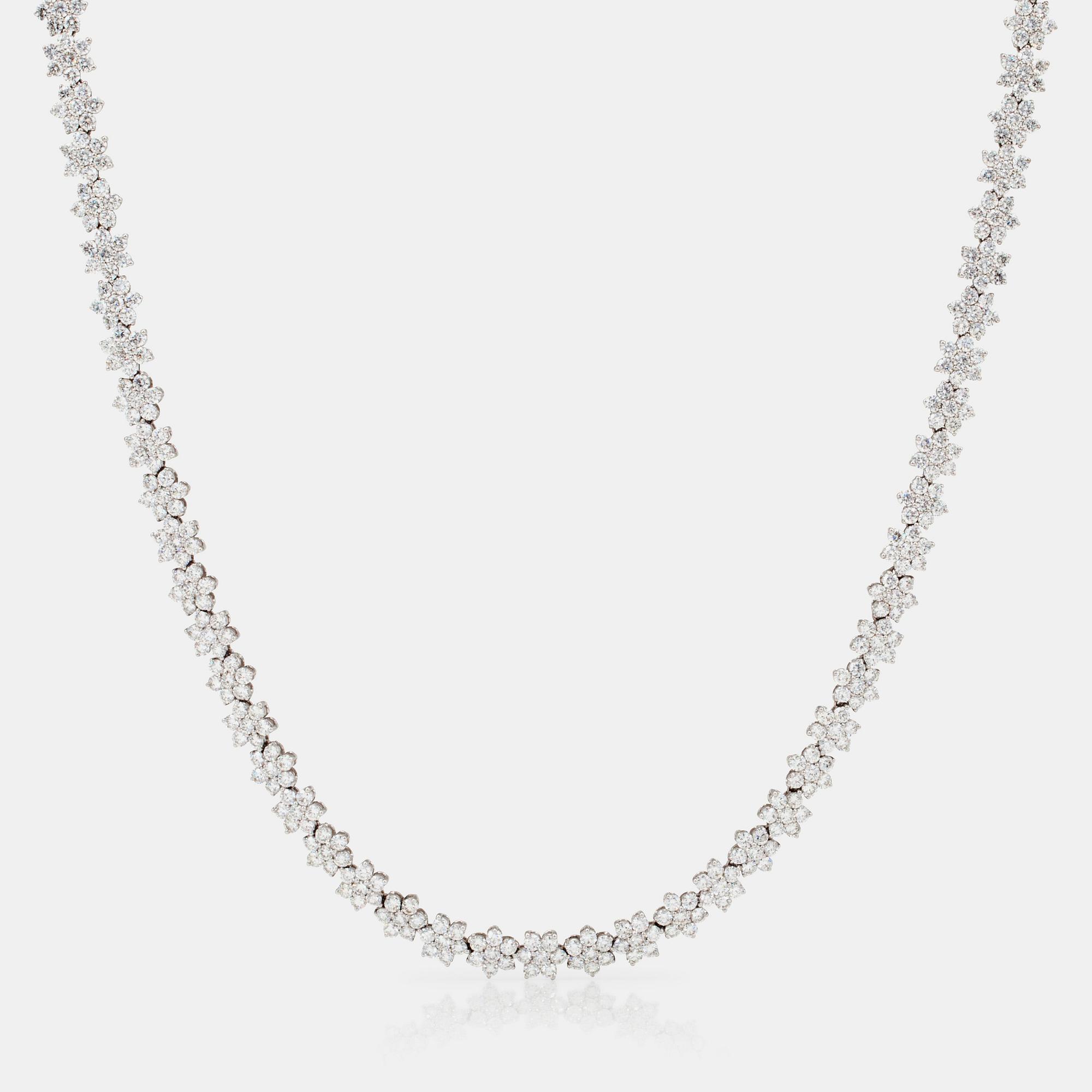 COLLIER med briljantslipade diamanter, totalt 29.90ct. Kvalitet G/VS-SI.