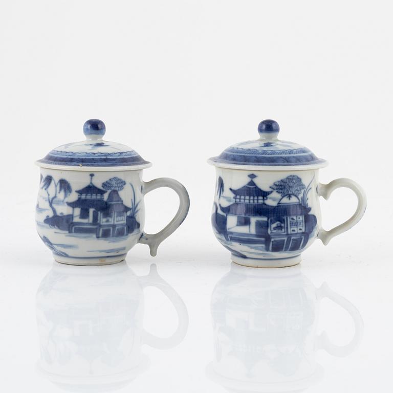 A blue and white terrine with cover and stand, Qianlong (1736-95) and two blue and white custard cups, 19th century.