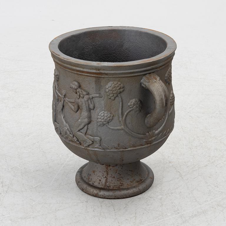 Ivar Johnsson, Garden urn, "Diana urn", Näfveqvarn Works, 1920s.