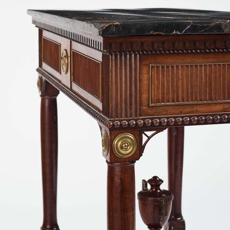 Bord, av Gottlieb Iwersson ( mästare i Stockholm 1778 - 1813 ) ej signerat, Gustavianskt.