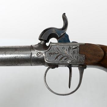 Slaglåspistoler ett par, belgiska, i schatull, 1800-talets mitt.