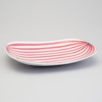 STIG LINDBERG, a faience dish, Gustavsberg 1950s.