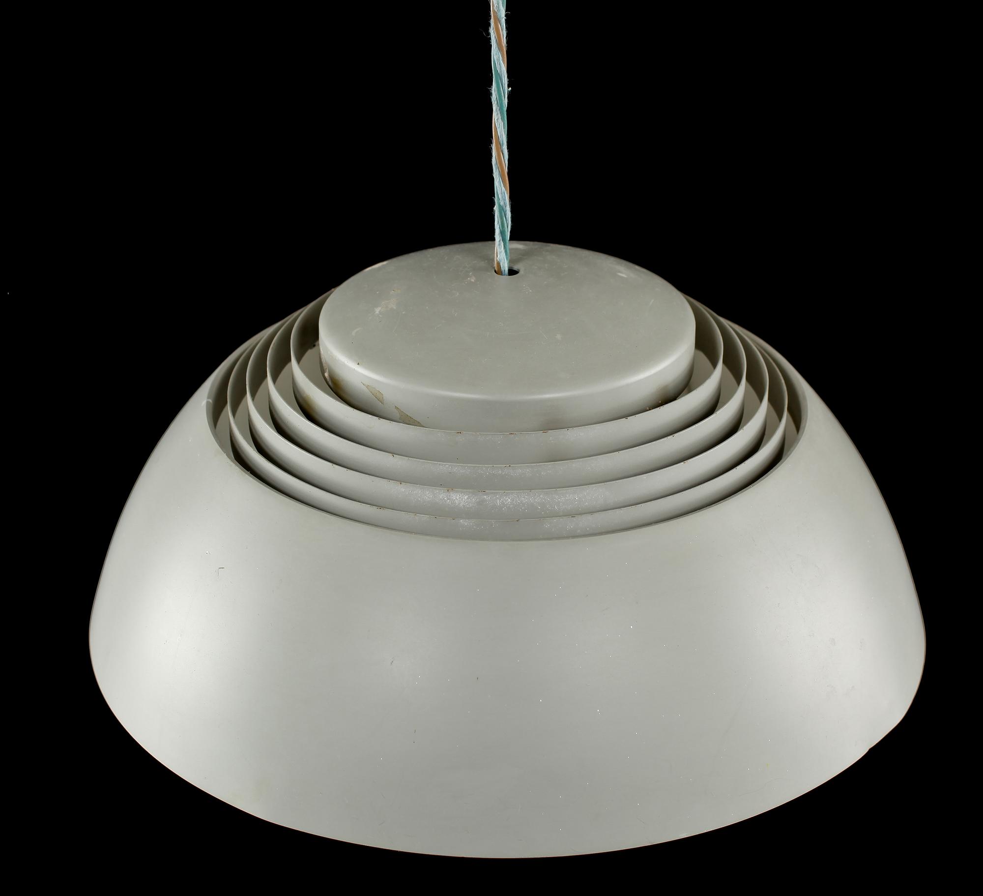 TAKLAMPA, "AJ-pendel", Arne Jacobsen för Louis Poulsen, 1900-talets andra hälft. Höjd ca 20 cm.