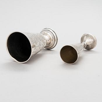 Bägare på fot, 2 st, silver Ryssland 1864 och 1883-86.