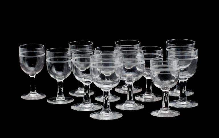 STARKVINSGLAS, 12 (8+4) st, 1800-tal, sk Rydbergsslipning.