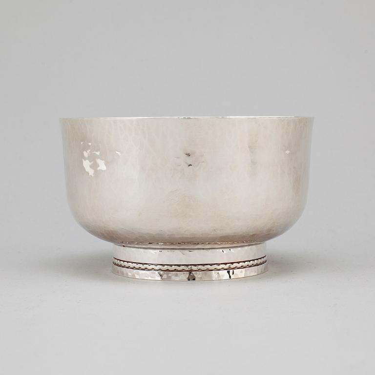 An Inger Råström "Sofiero" silver bowl, GAB, Eskilstuna 2004.