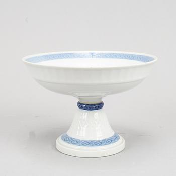 A Royal Copenhagen porcelain service "Blå vifte" by Arnold Krog, 28 pcs, Denmark.
