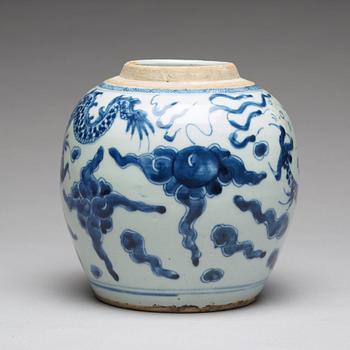 A blue and white Transitional jar, 17th Century.