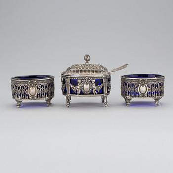 SENAPSKAR samt ett par SALTKAR, silver, Fray Fils, sent 1800-tal. Vikt ca 183g.