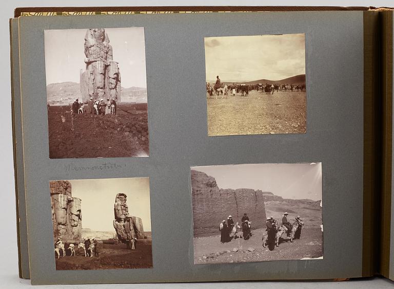 FOTOALBUM,   MEDELHAVSKRYSSNING 1905-06 MED KORVETTEN FREJA.