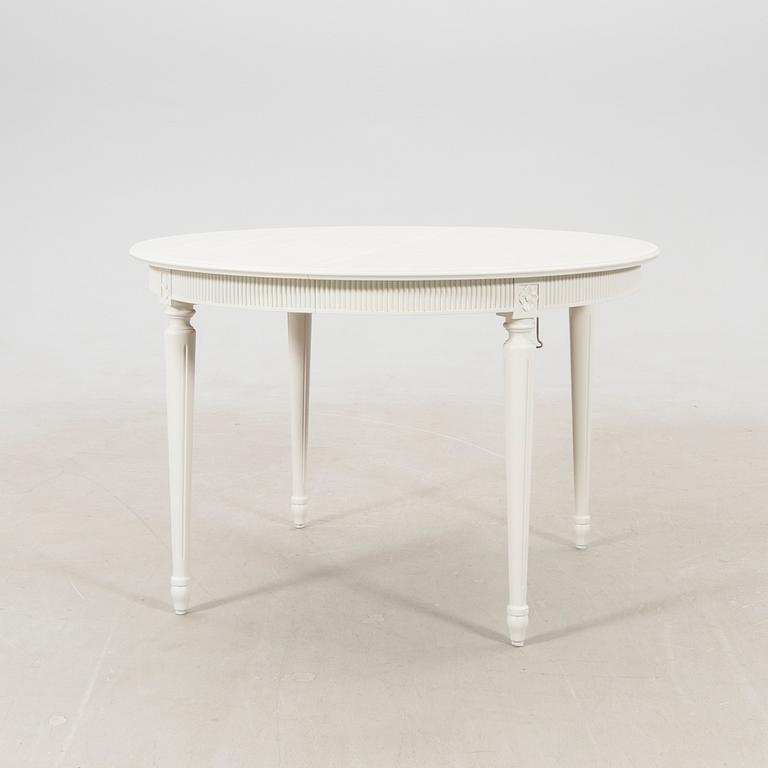 Matbord gustaviansk stil 1900-tal.