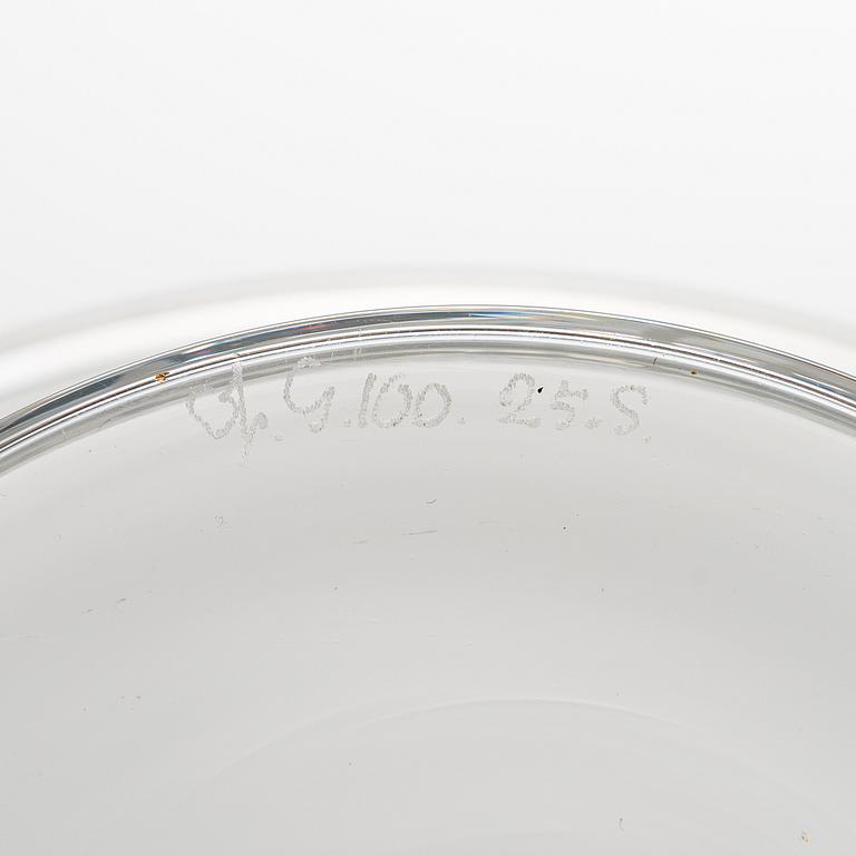 Simon Gate, an engraved glass bowl on a plate, 'Molnet' (The Cloud), signed of.G.100.25.S.