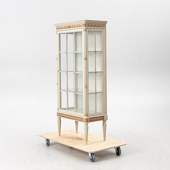 Vitrinskåp, sengustaviansk stil, 1900-tal.