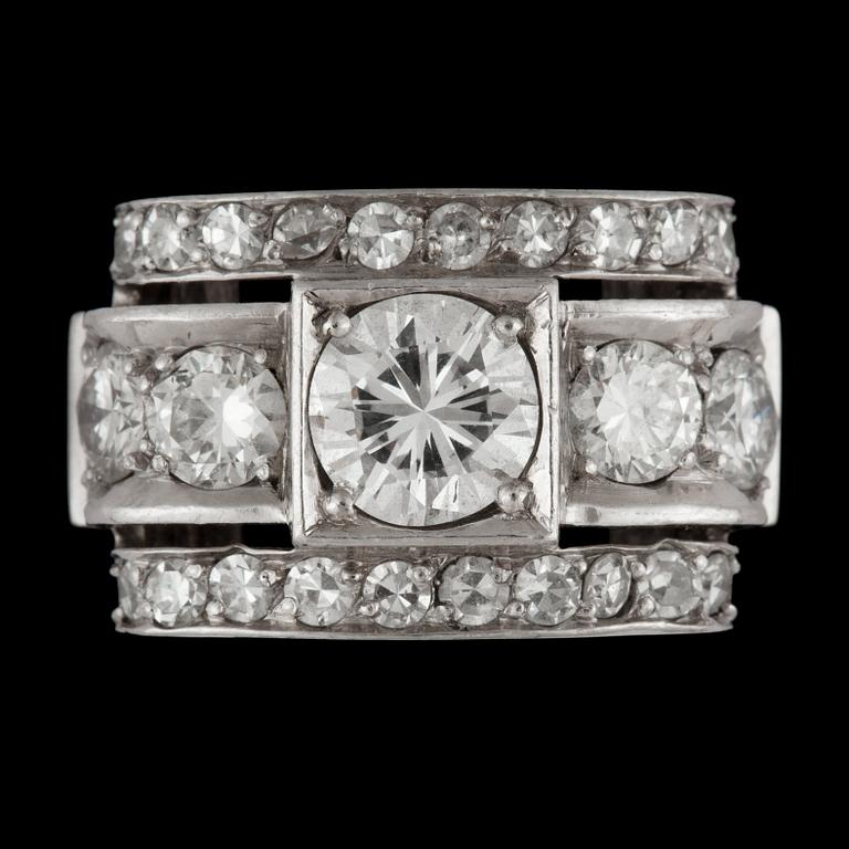 A brilliant and single-cut diamond ring, tot. app. 2 cts. Quality app. F-G/VS-SI.