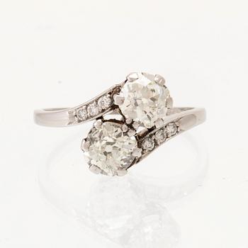 A platinum ring "sibling ring/twin ring" set with round old-cut and brilliant-cut diamonds.