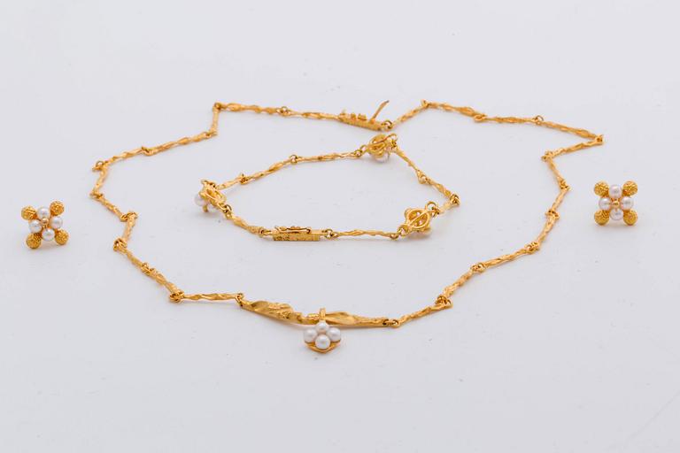 LAPPONIA, parure, 18K gold and cultured pearls approx 3 mm, design Björn Weckström 1999, certificate and original box.